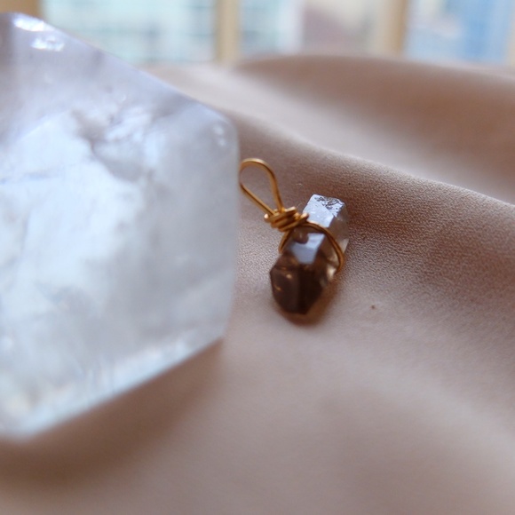 Smokey Quartz Pendant in 14 K Gold Fill wire - Picture 4 of 6